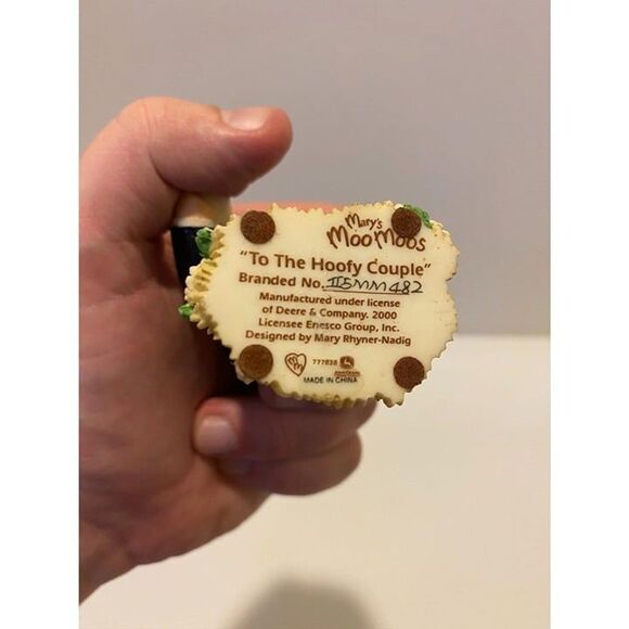 MARYS MOO MOOS VINTAGE RESIN WEDDING FIGURINE TO THE HOOFY COUPLE 2000 - Picture 2 of 7